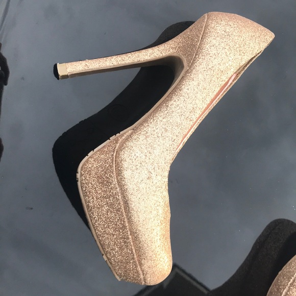 Pumps - Picture 2 of 8